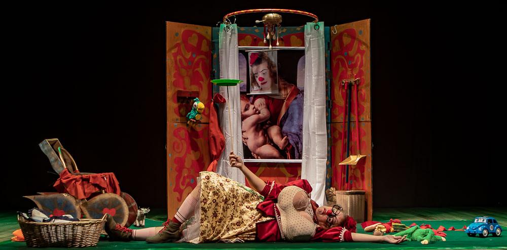 Guarujá recebe espetáculo de palhaçaria sobre maternidade real neste fim de semana