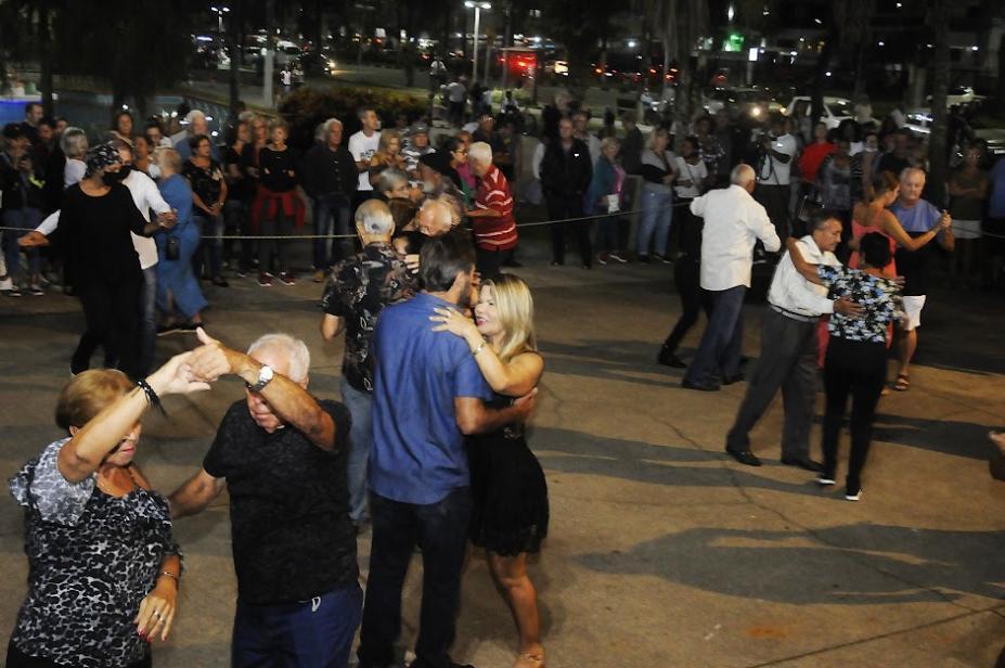 Santos dá início a bailes semanais na Nova Cintra e Jardim Botânico