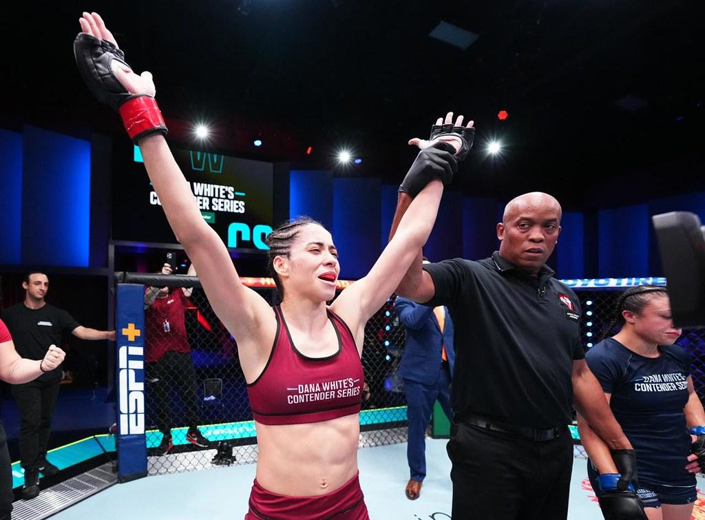 Bruna Brasil conquista primeira vitória no UFC