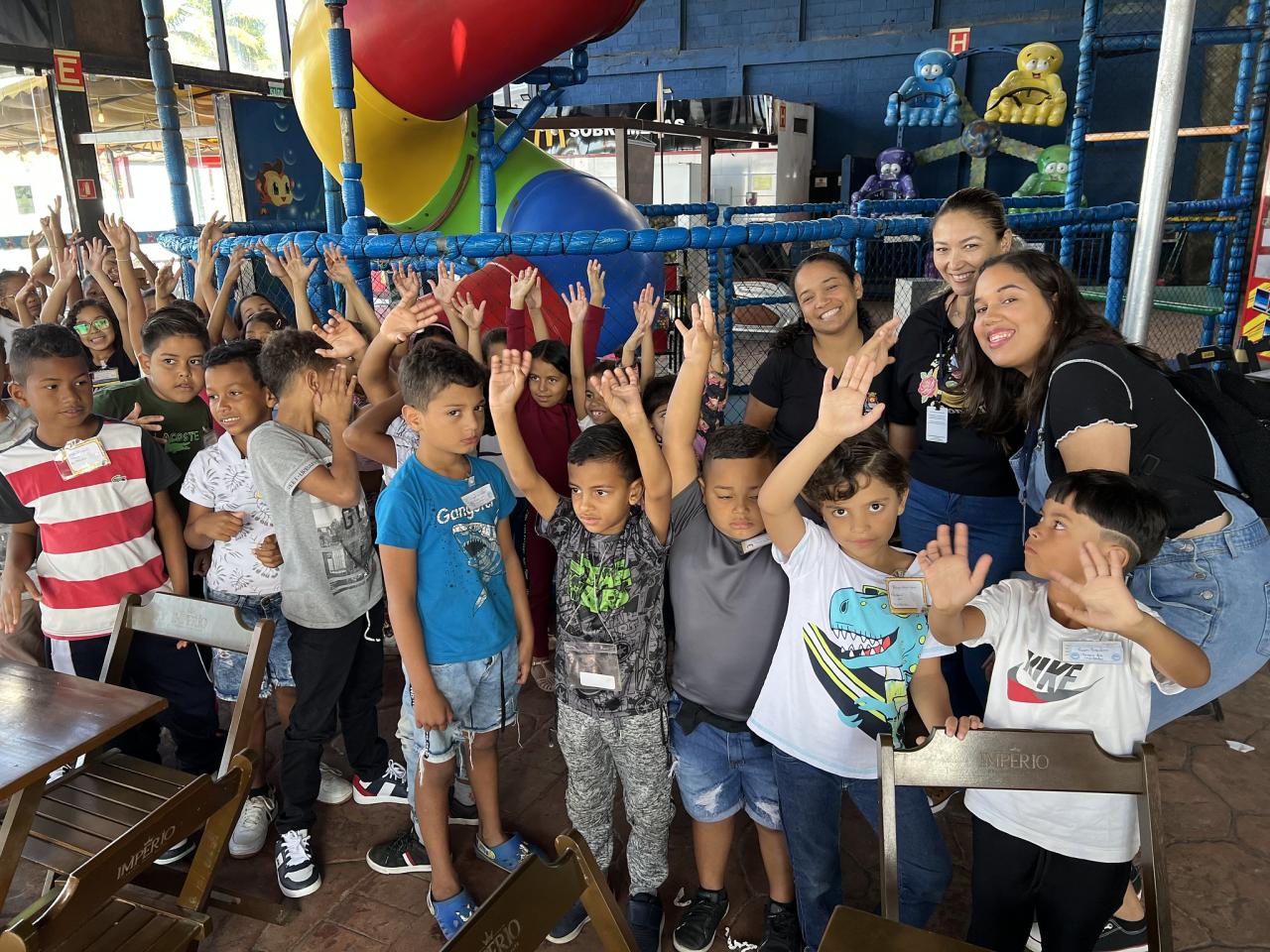 Crianças do Parque da Montanha  visitam aquário de Guarujá