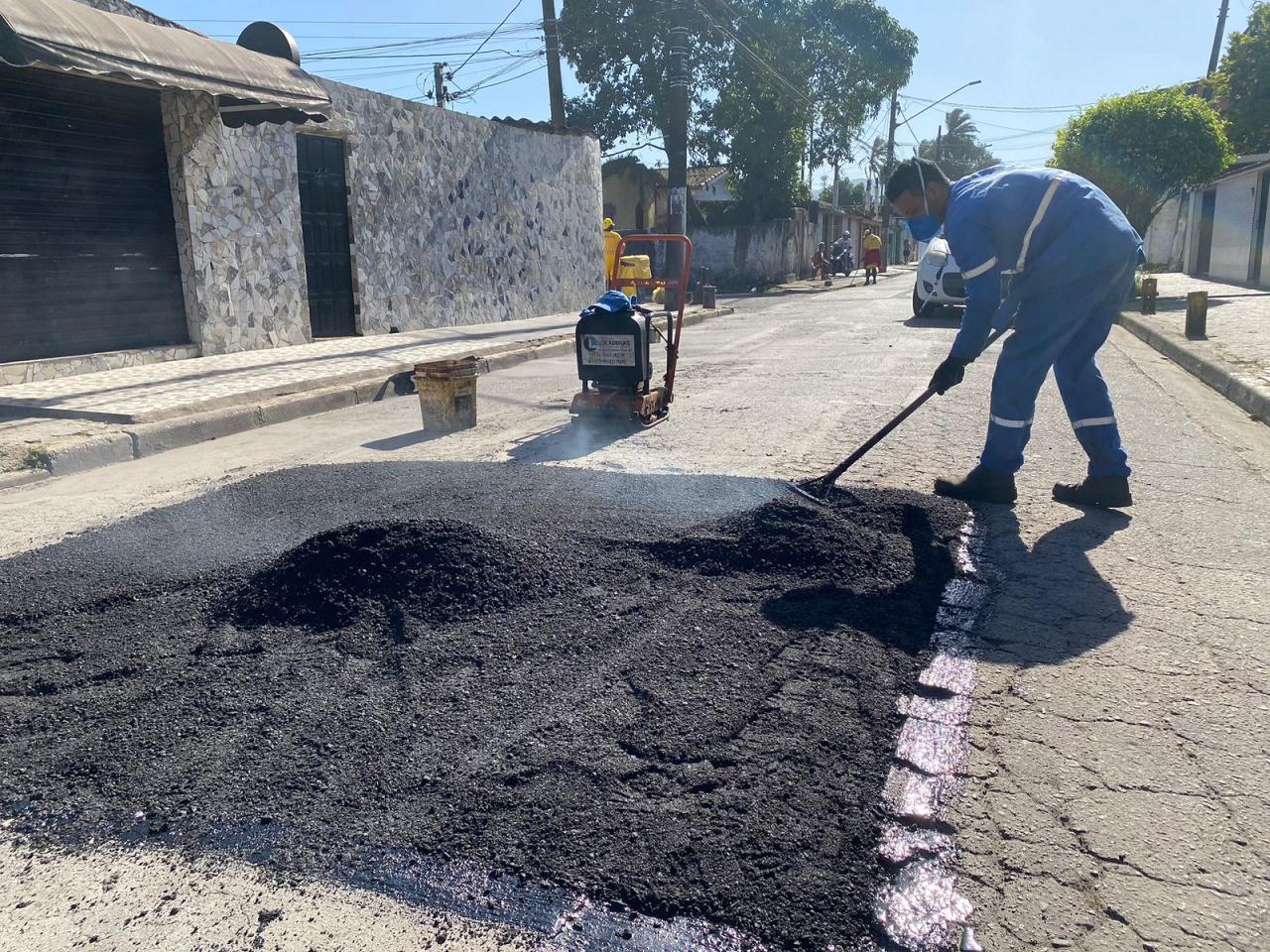 Prefeitura realiza operação tapa-buraco  no percurso dos ônibus municipais