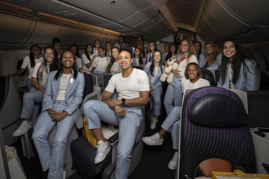 Seleção Brasileira Feminina embarca para a disputa da Copa do Mundo