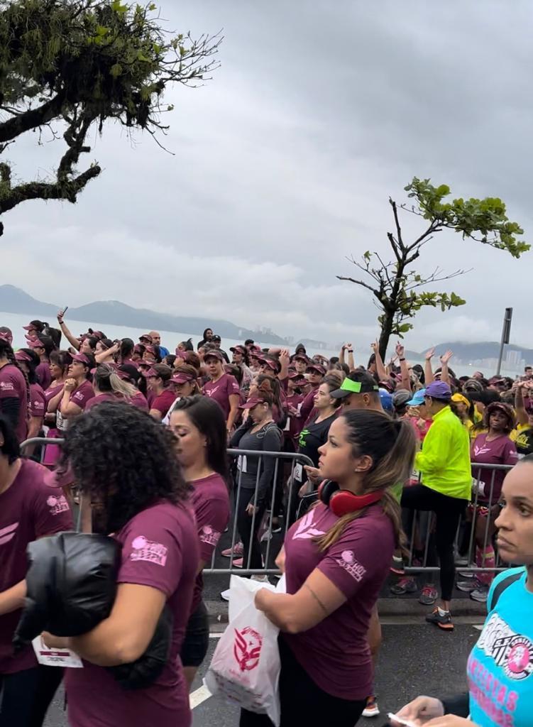 Corrida Afrodite reúne mais de 2 mil atletas na orla de Santos