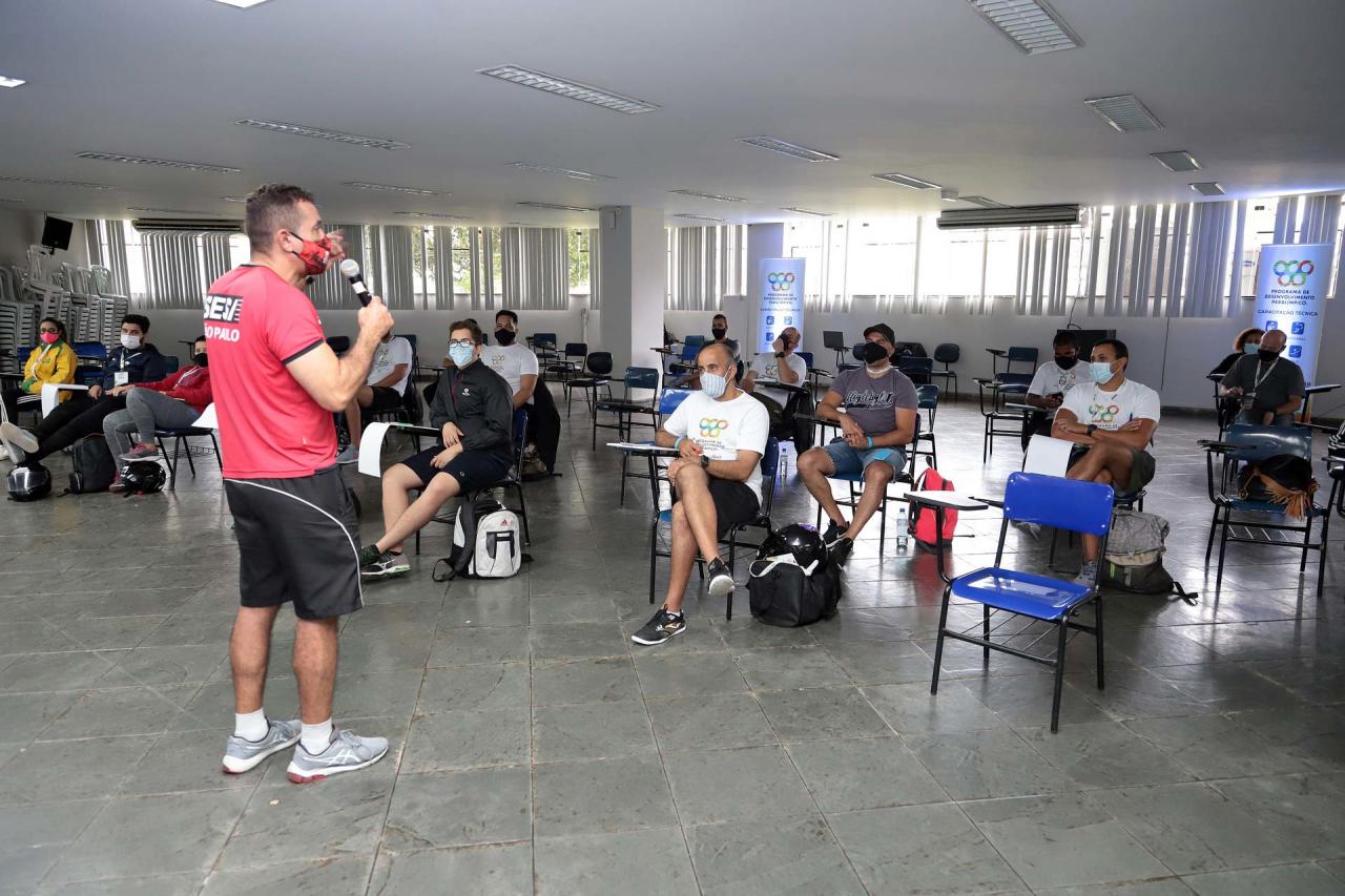 Curso oferece capacitação técnica sobre esportes paralímpicos