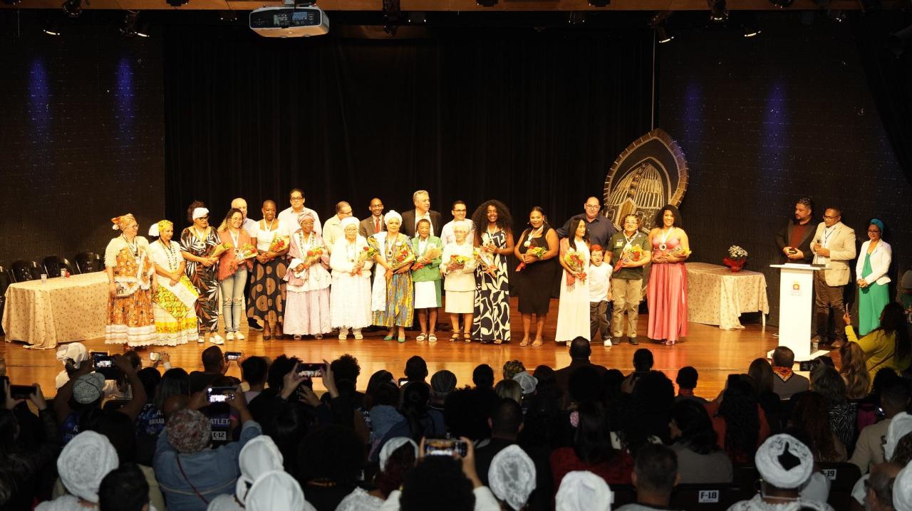 Entrega de medalha Tereza de Benguela gera emoções e marca histórias de Guarujá