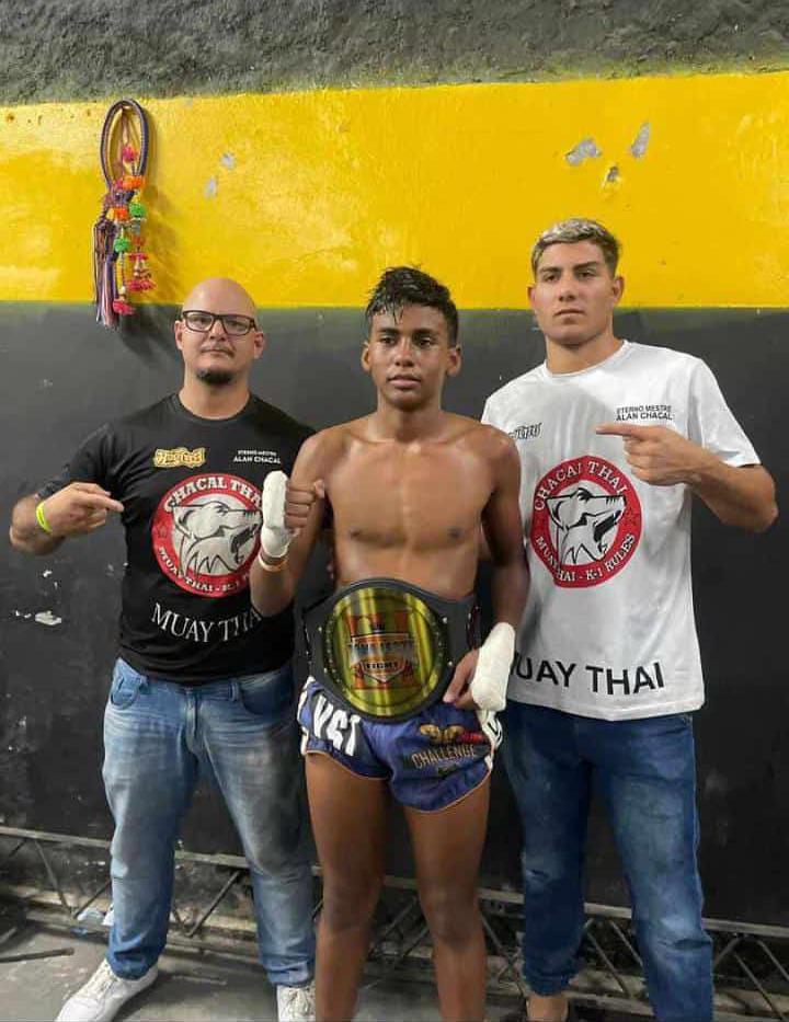 Escoteiro de Guarujá vence competição de Muay Thai