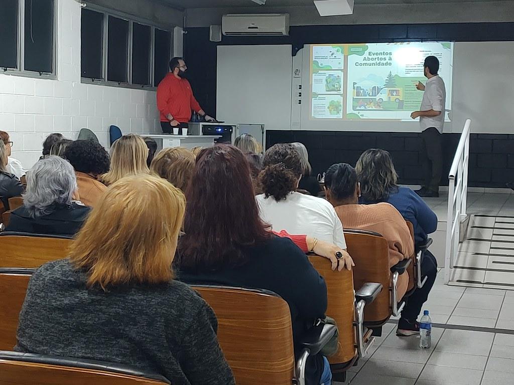 Guarujá recicla 220 litros de óleo e incentiva  programa ambiental nas escolas