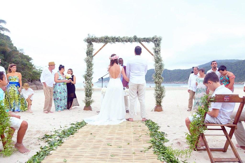 Guarujá vai aos bairros inscrever para  casamento comunitário na praia