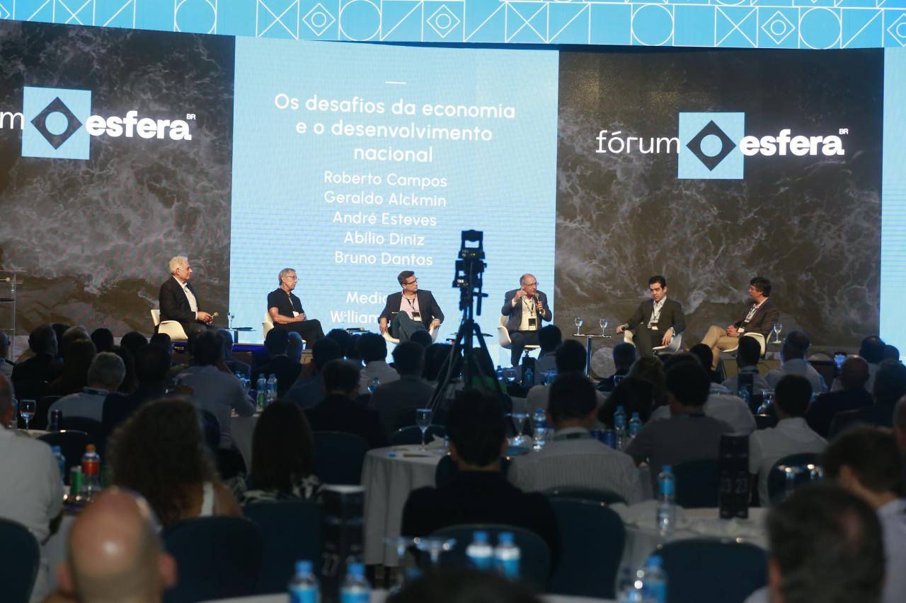 Mercadante, Dias Tóffolli e outras autoridades  federais participam de Fórum, em Guarujá