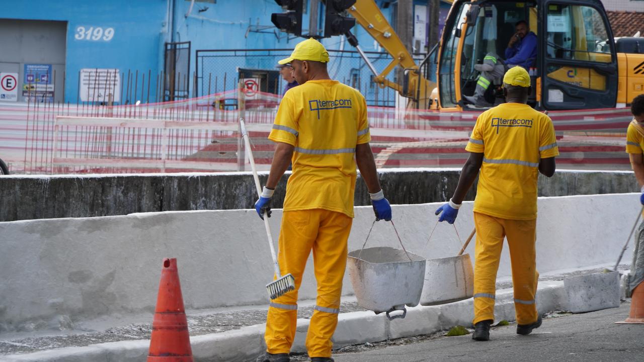 Guarujá intensifica serviços de zeladoria e tapa-buraco para feriado de 7 de setembro
