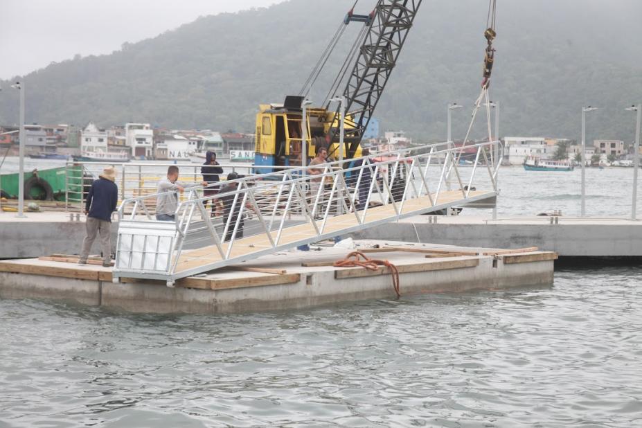 Ponte Edgard Perdigão, na Ponta da Praia, em Santos, já conta com píer flutuante acessível para cadeirantes