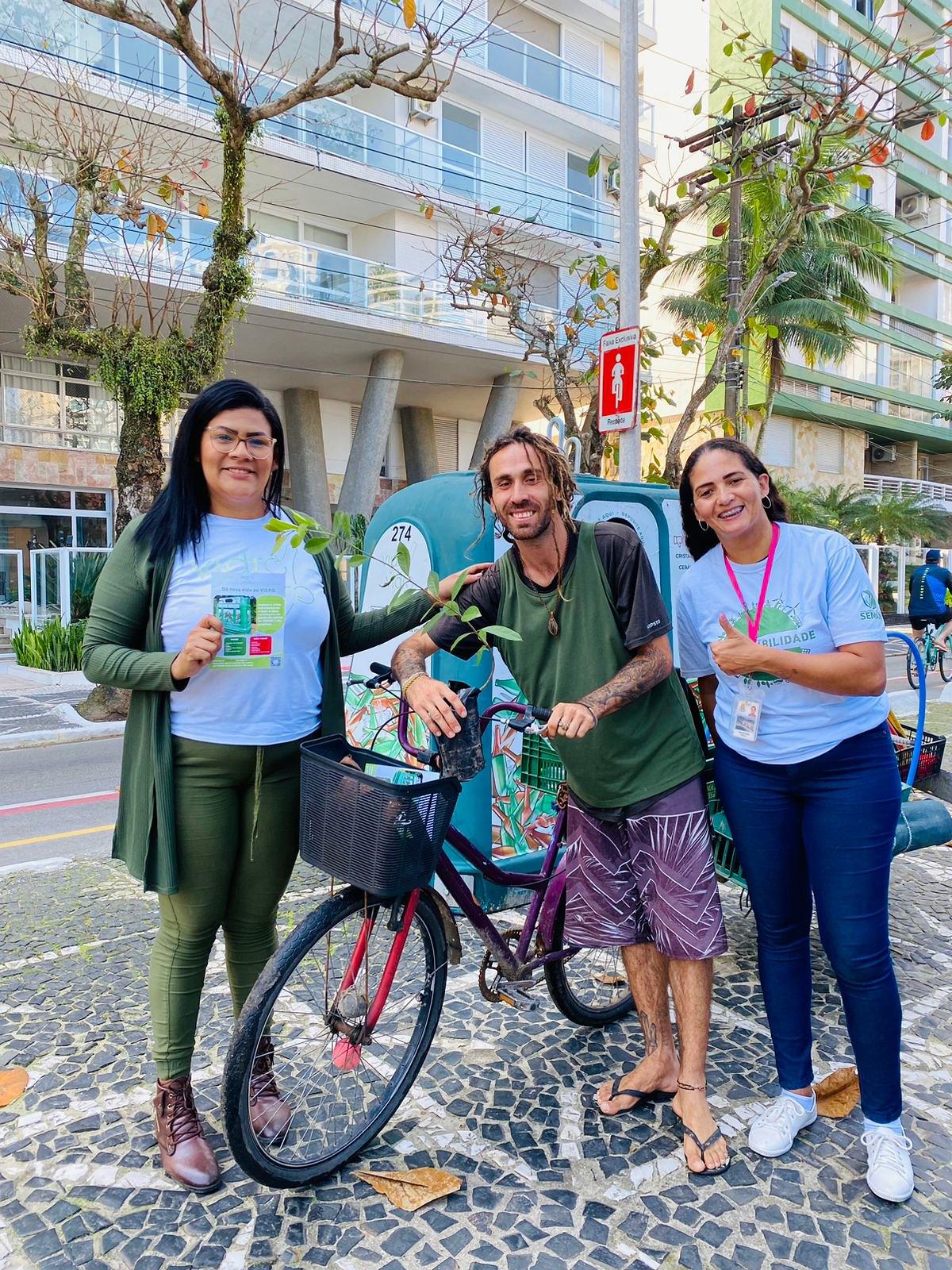 Prefeitura realiza ação sustentável na Praia de Pitangueiras