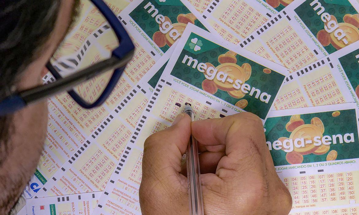 Geral Nenhuma aposta acerta Mega-Sena e prêmio acumulado vai a R$ 34 milhões