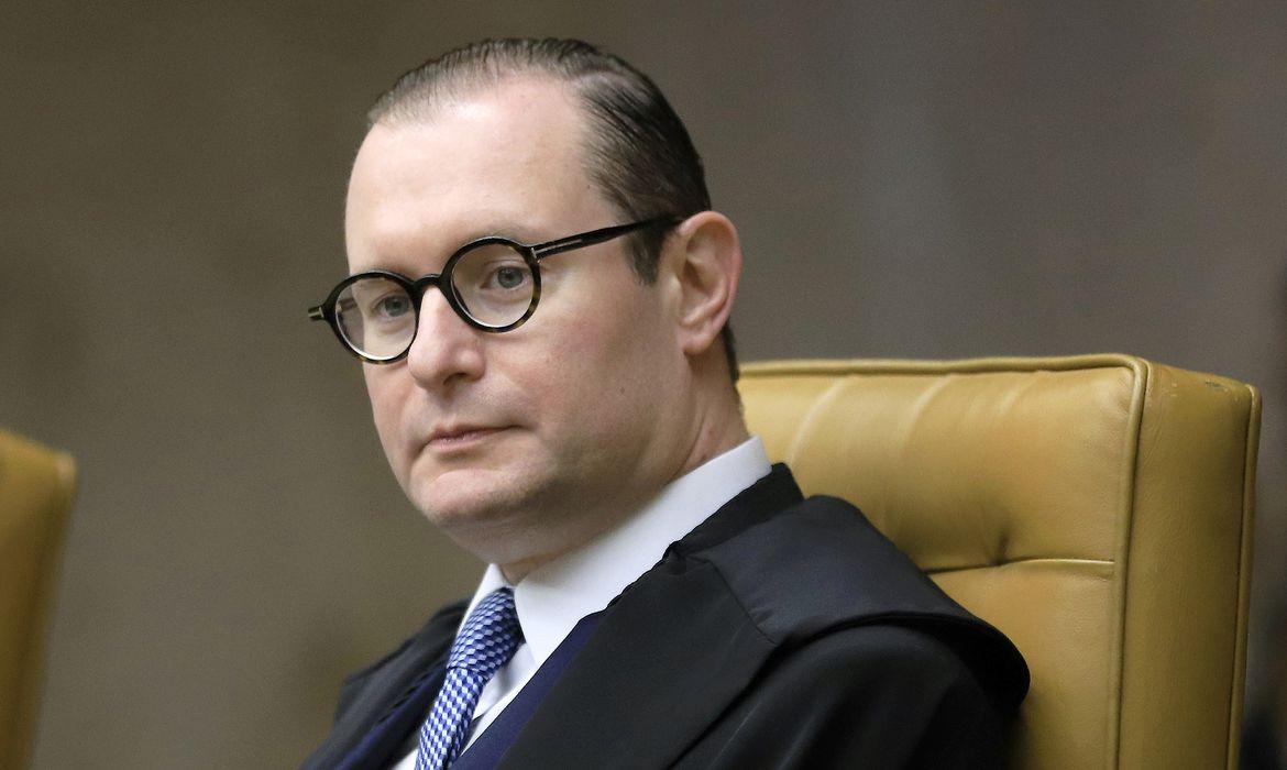 O ministro Cristiano Zanin, do Supremo Tribunal Federal (STF), decidiu, nesta segunda-feira (23), suspender o concurso público para a Polícia Militar