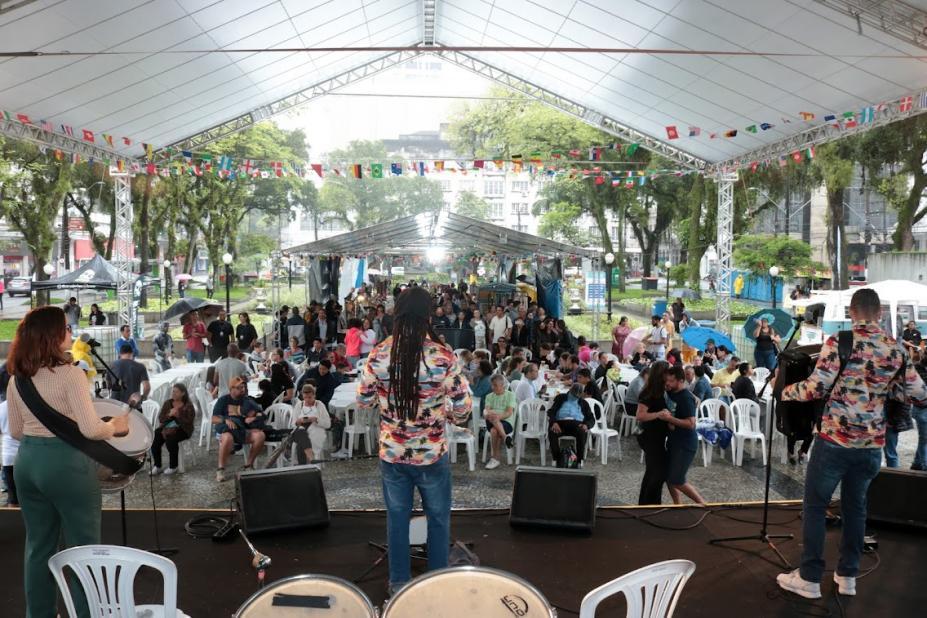 Oficinas culinárias e shows dão o tom no segundo dia do Festival do Imigrante em Santos
