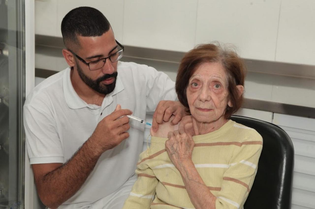 Primeiro dia de multivacinação tem 400 imunizados em Santos. Campanha segue até 14 de novembro