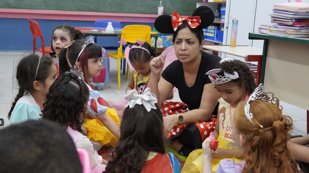Professora de Guarujá utiliza natureza como principal aliada em sala de aula
