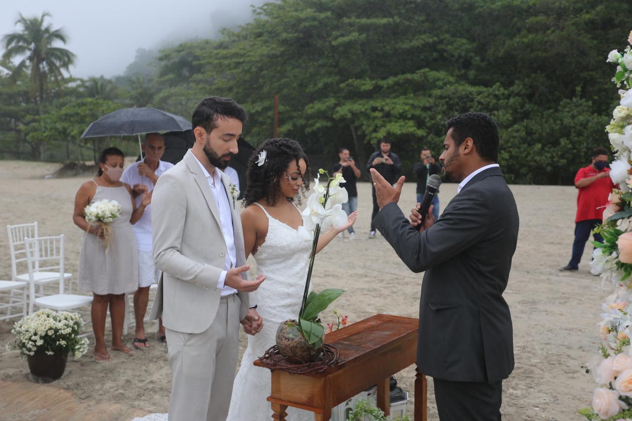 1º Casamento Comunitário na Praia celebra o amor em Guarujá