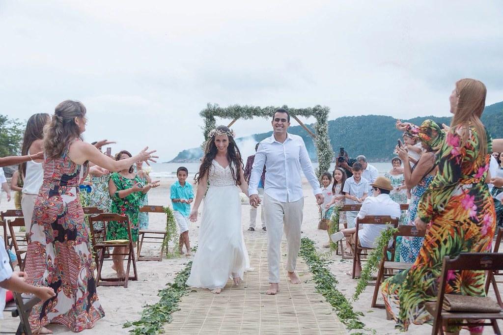 1º Casamento Comunitário na Praia celebra o amor em Guarujá neste domingo (26)