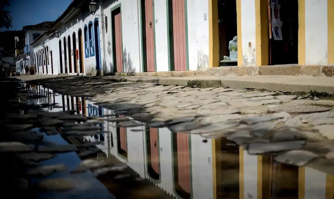 Falta de energia deixa Paraty às escuras no segundo dia da Flip