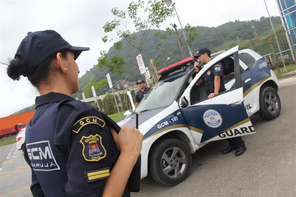 Câmara de Guarujá aprova instalação de câmeras em fardas e viaturas da Guarda Municipal