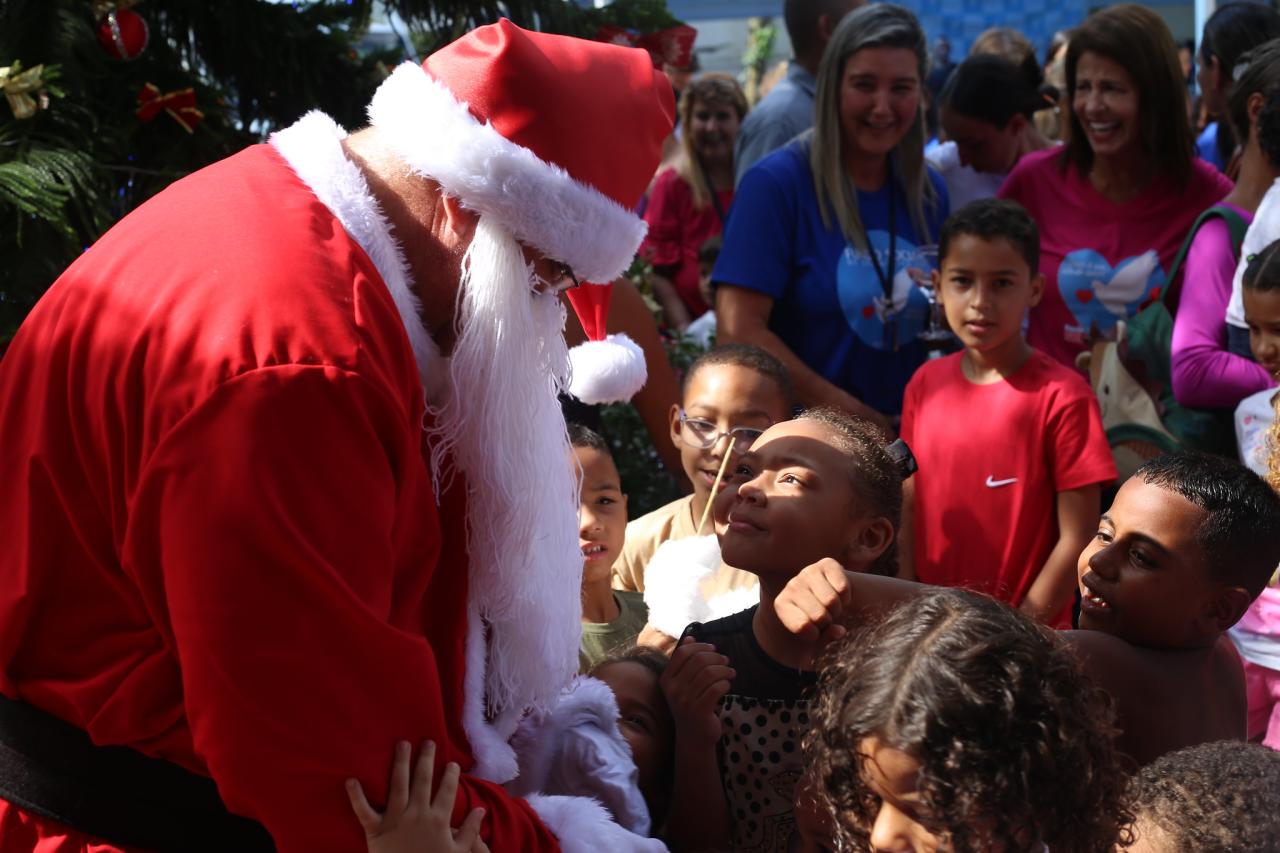 Cerca de 400 crianças participam de  Festa de Natal do Fundo Social