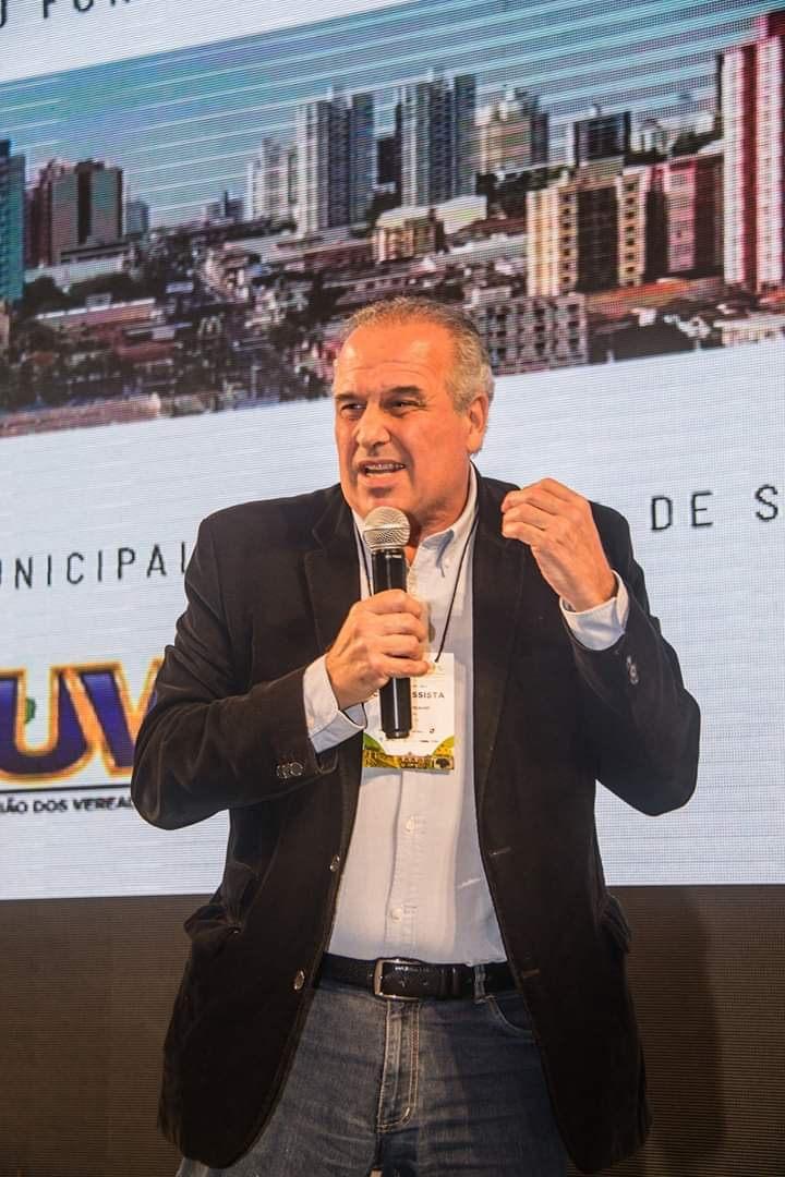 Engenheiro protocola mais um pedido de impeachment de Valter Suman na Câmara de Guarujá