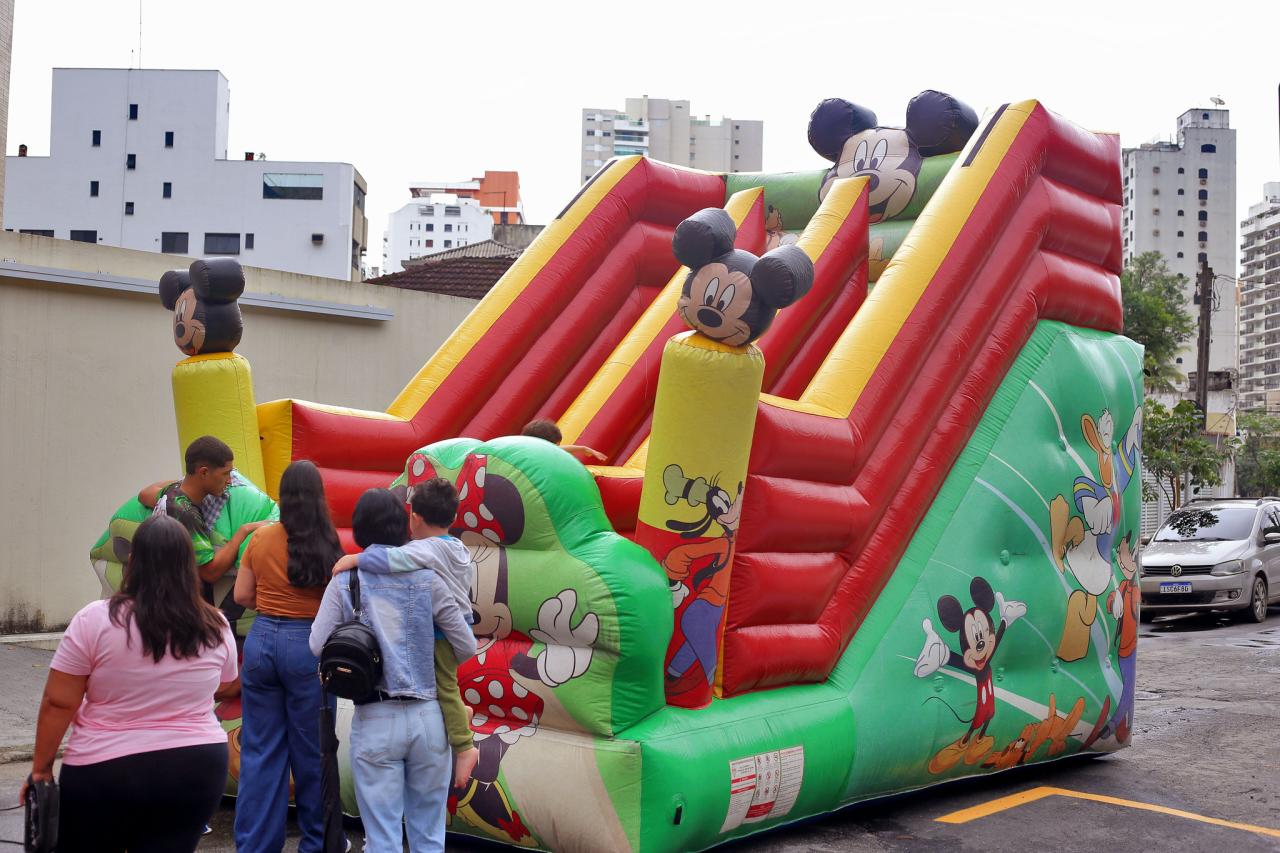 Fundo Social de Guarujá realiza Festa Natal para crianças da cidade