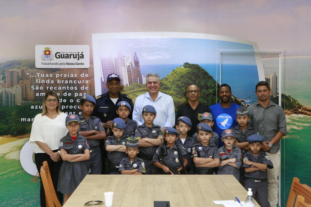 “Tropinha de Elite” é recebida   por prefeito de Guarujá