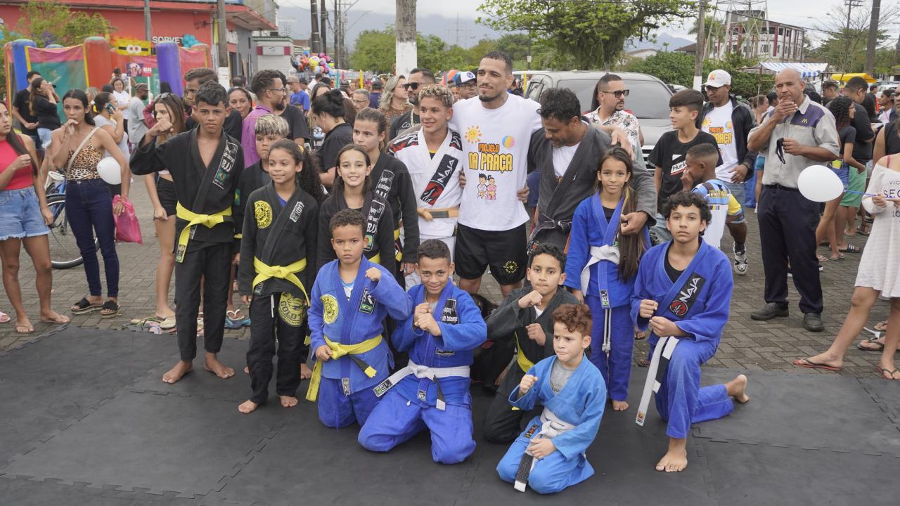 Instituto Charles do Bronxs promove ação social neste sábado (15) em Guarujá
