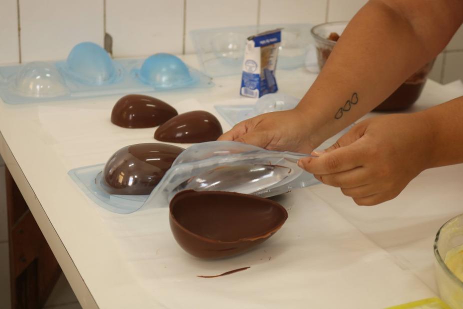 Fundo Social de Santos abre 50 vagas para novos cursos de ovos de Páscoa, padaria e artesanato
