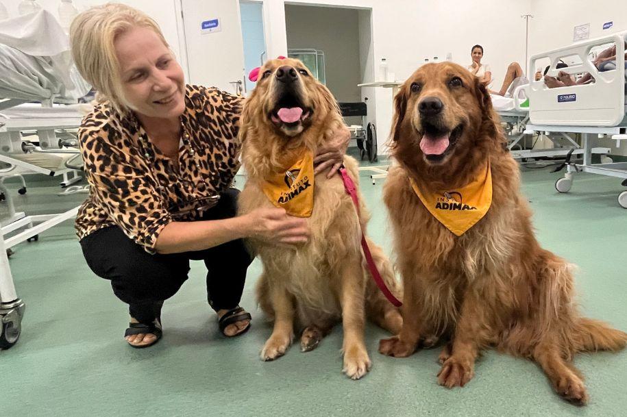 Mel e Boris encantam pacientes e servidores no Hospital do Vicentino