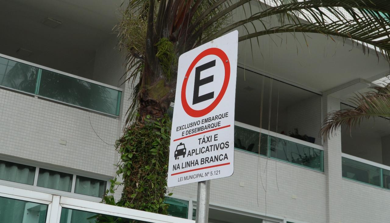 Guarujá inaugura pontos de parada de passageiros  para motoristas de aplicativo e táxi