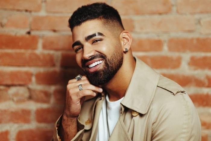Aniversário do Guarujá será um festival de alegria com os shows de Chico César e Dilsinho!