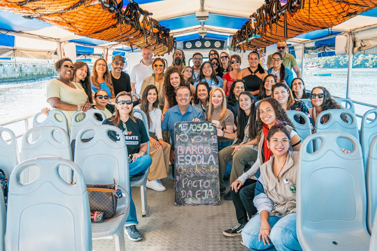 Barco Escola ‘Arca do Saber’ de Bertioga recebe representantes da EJA de 23 cidades paulistas