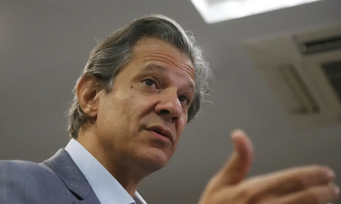 Haddad apresenta a Lula novas medidas fiscais para cumprir meta