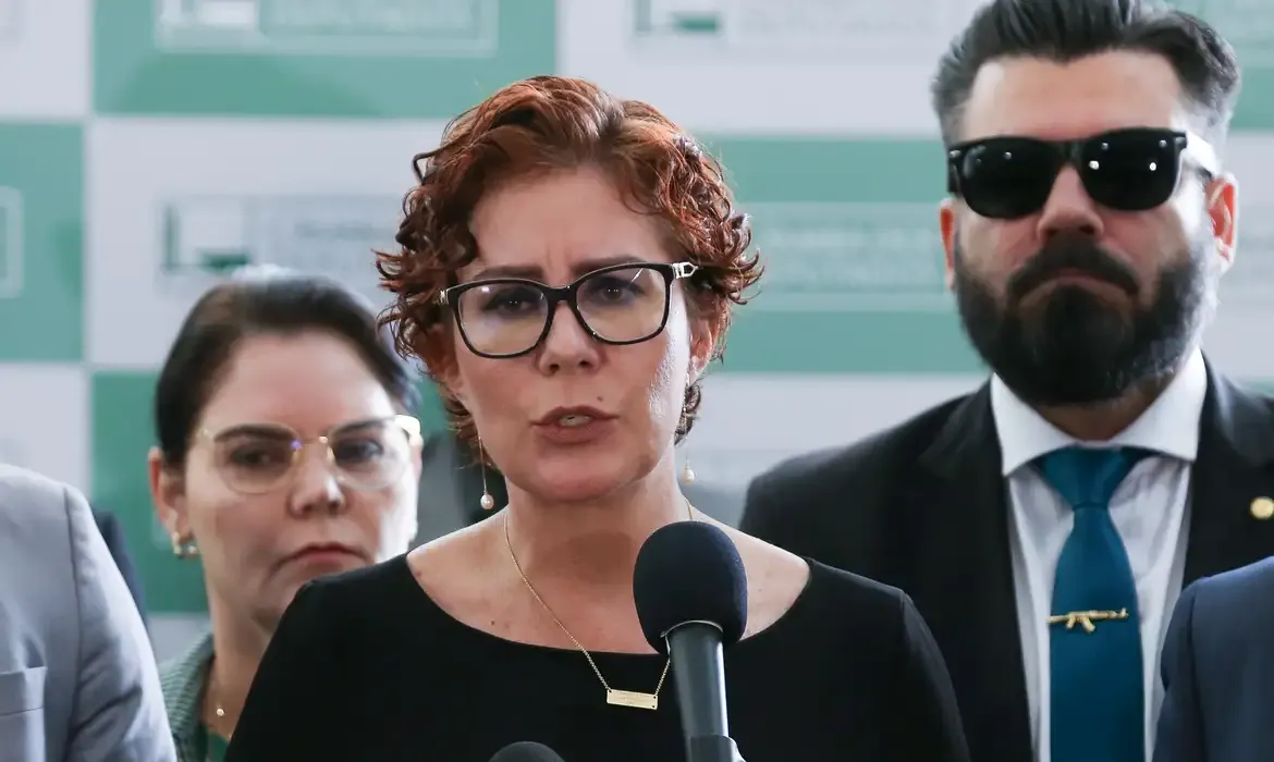Por unanimidade, STF condena Carla Zambelli a 10 anos de prisão