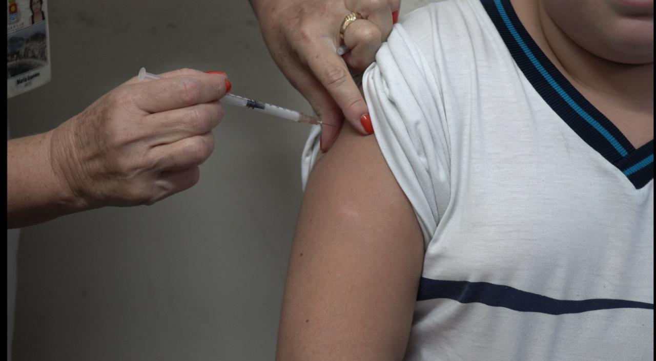 Proteja seu filho! Mil alunos de Guarujá recebem vacina em escolas a partir de segunda-feira (19)