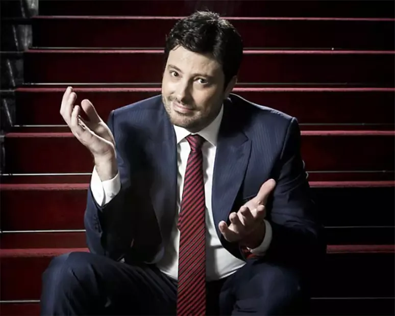 Danilo Gentili é atração desta sexta-feira (27) no Teatro Procópio Ferreira