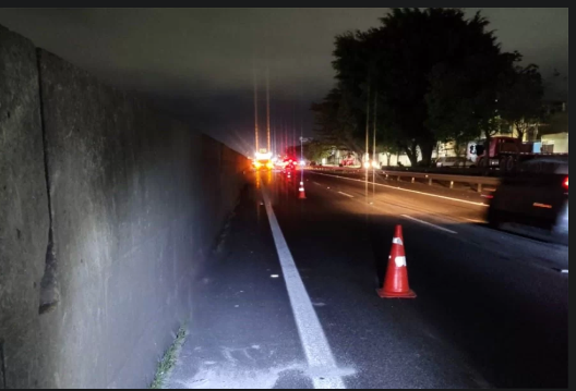 Homem não identificado morre após ser atropelado por vários veículos em Guarujá