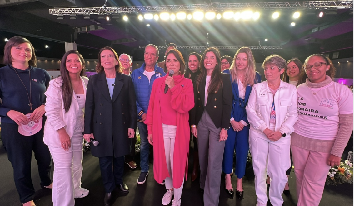 Com Michelle Bolsonaro e Rosana Valle, PL Mulher reúne multidão em Guarulhos-SP; Bolsonaro participa por chamada de vídeo