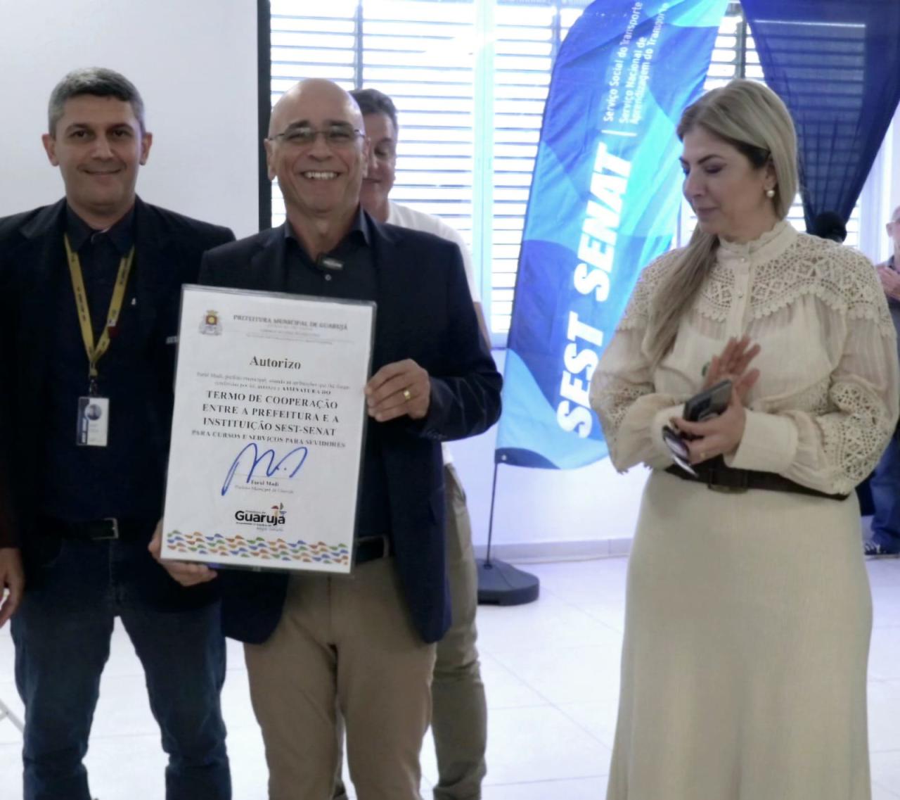 Convênio com Sest Senat oferece serviços de saúde e cursos aos servidores de Guarujá