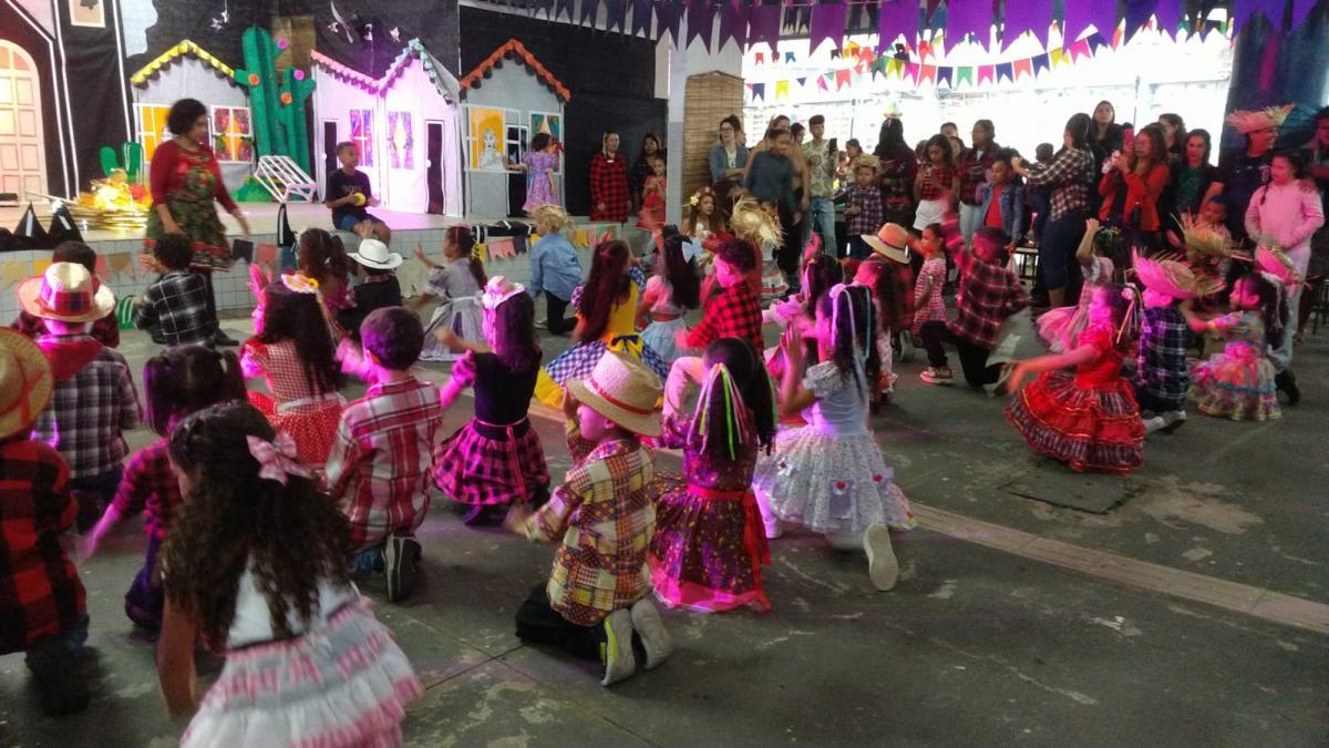 Cordel ganha vida em festa junina de escola municipal de Santos