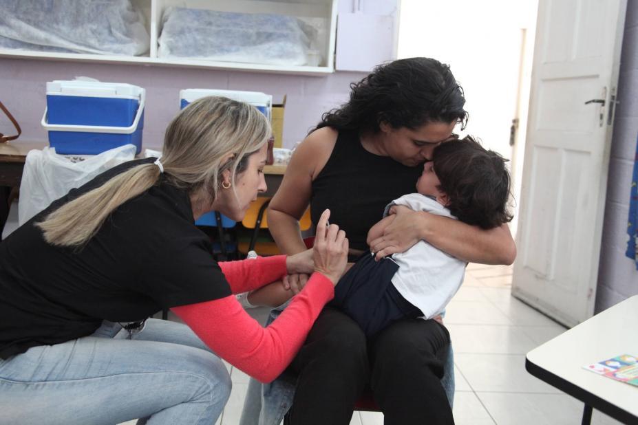 Vacinação em creches continua em Santos