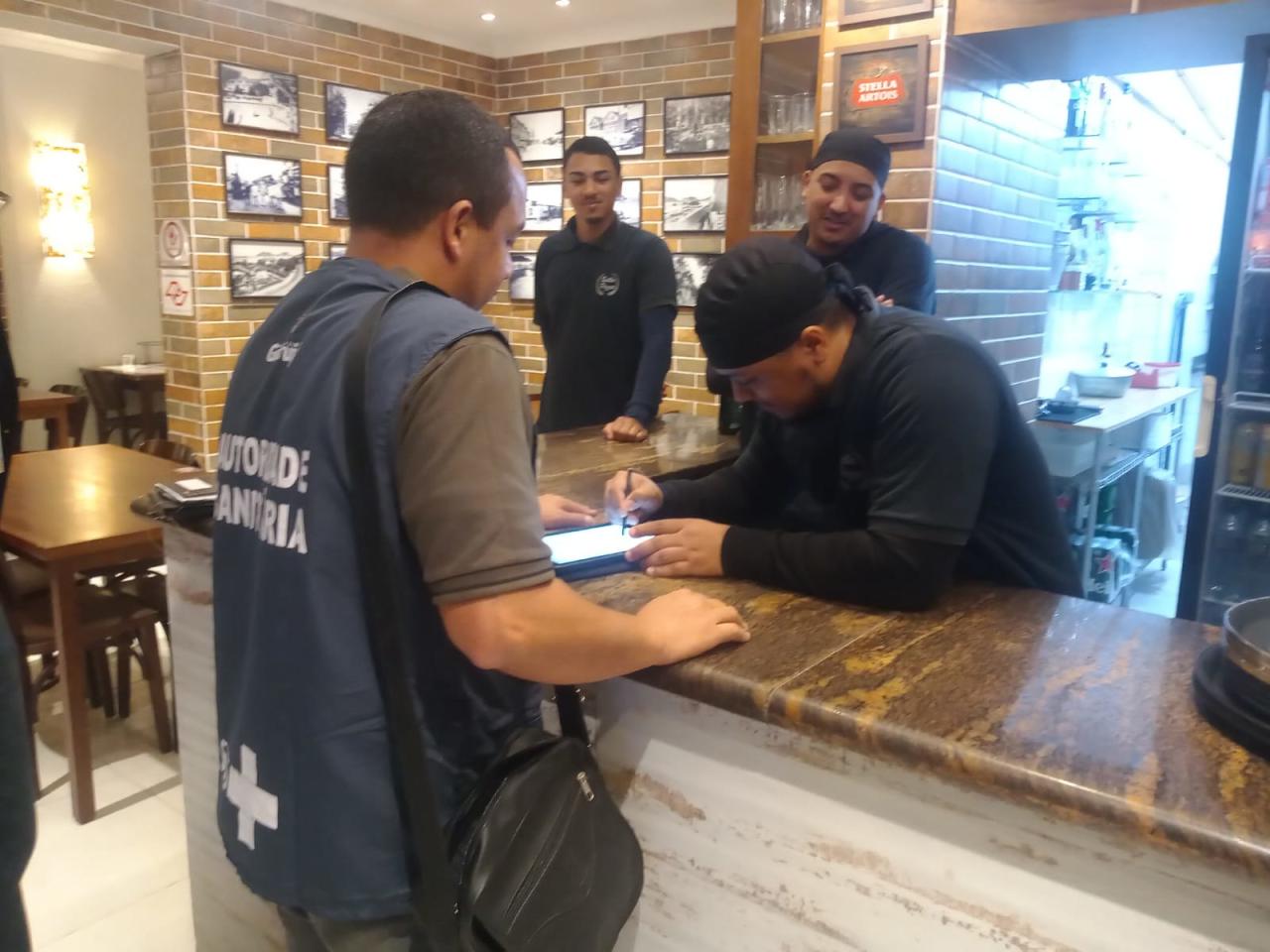 Ação da Vigilância Sanitária resulta em   notificações e prazos de adequação em pizzarias