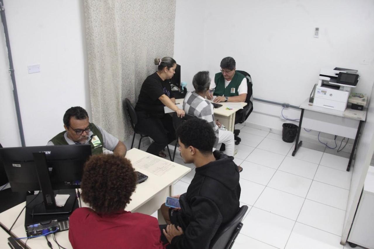 Equipes da Prefeitura de Santos se mobilizam para ajudar vítimas do incêndio na Zona Noroeste
