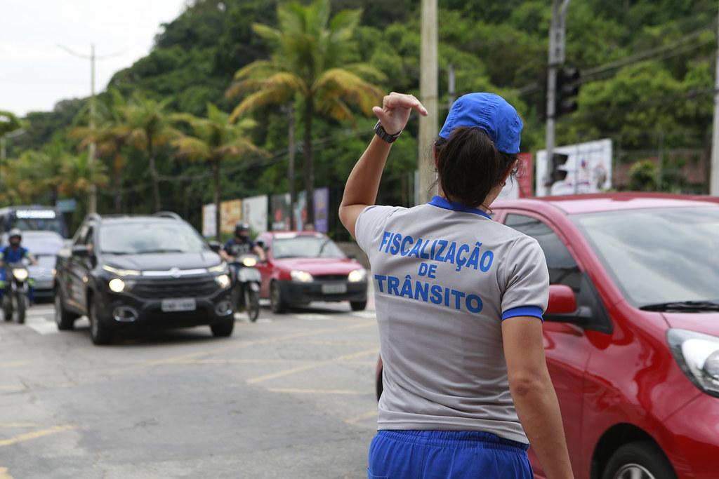 Guarujá abre 168 vagas em concursos  nas áreas de Educação e Trânsito