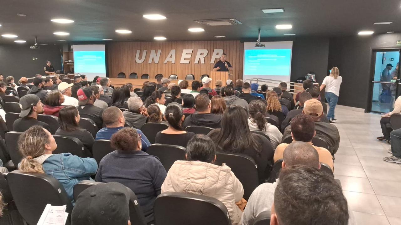 Guarujá forma mais 320 ambulantes na última turma do curso Ambulante Legal