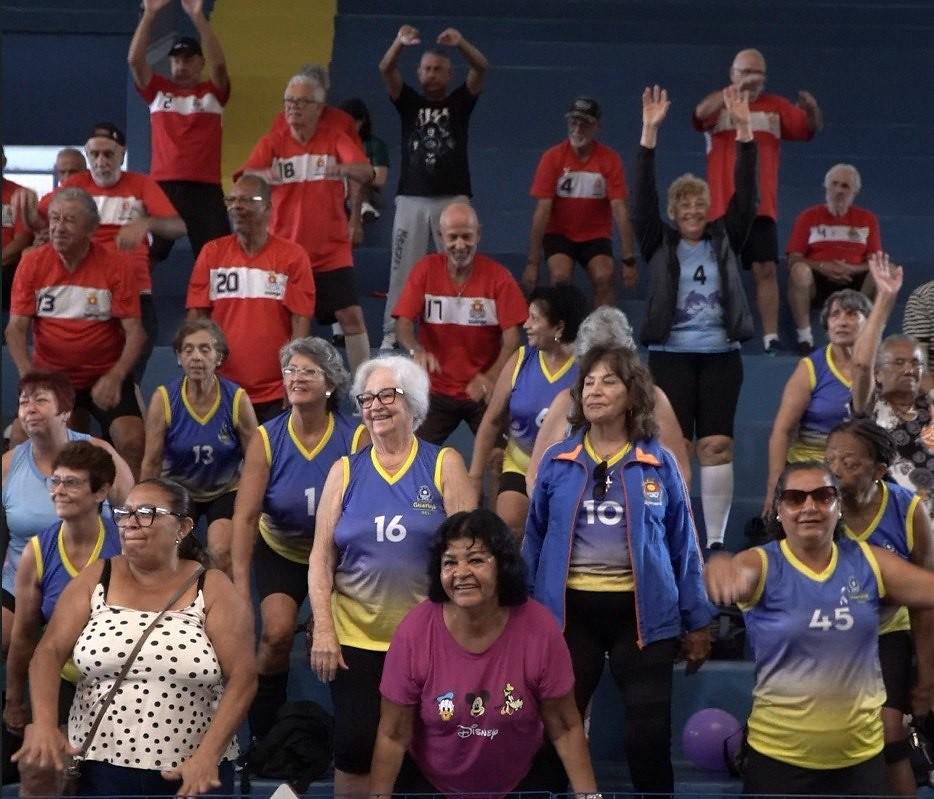 Dia da Pessoa Idosa é celebrado com cerca de 300 pessoas em Guarujá