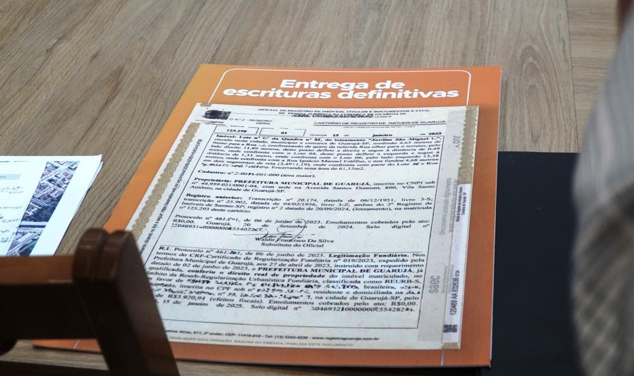 Prefeitura de Guarujá entrega mais 73 títulos de legitimação fundiária